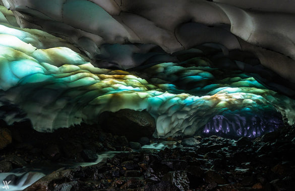 غار یخی در نزدیکی آتشفشان موتنوفسکی، روسیه